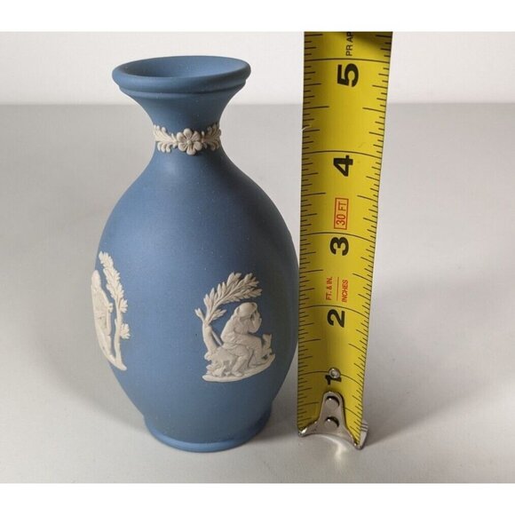 Wedgwood Blue Jasperware Cherub Pattern Small 5'" Vase Made In England - Picture 5 of 6